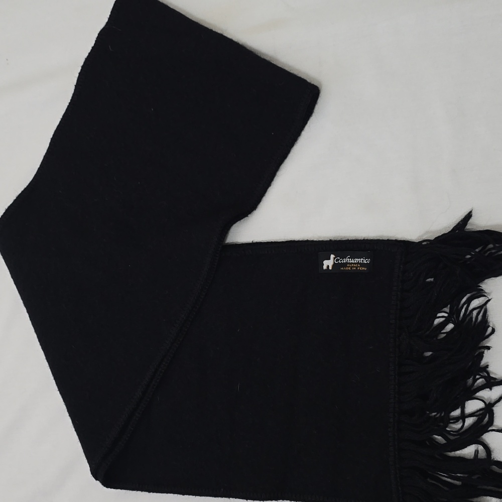 Ccahuantico Alpca Elegant Black Scarf‎